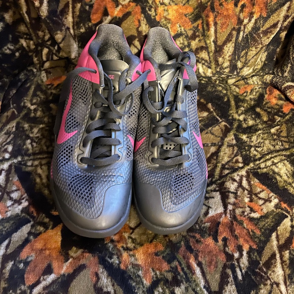 Nike size 9 Hyperfuse sneakers